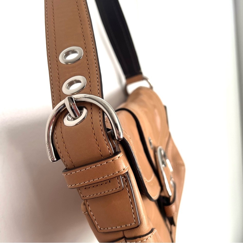 Vintage Coach Soho Buckle Flap Tan Leather Small Shoulder Hobo Bag 12300 Y2K - Picture 4 of 12